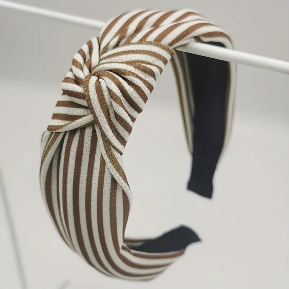 💖 3/$30 💖 Brown & White Striped Headband